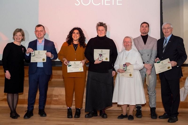 Médaille du roi Charles III : 30 Sherbrookois honorés pour leur impact positif